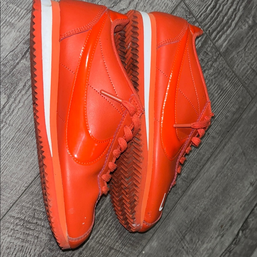 Nike Orange Sneakers Sleek Design Comfortable Sole